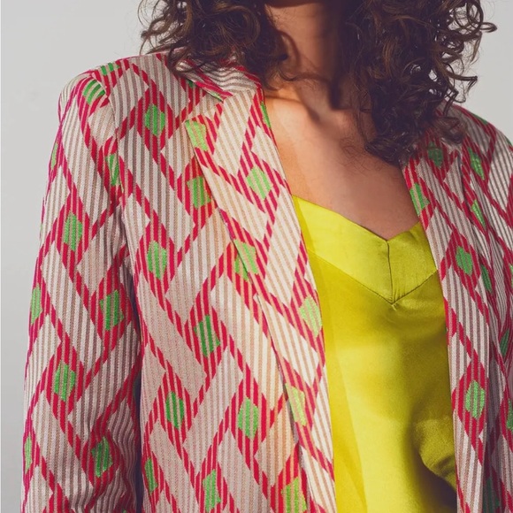 Blazer in Pink Geometric Print - Picture 3 of 5
